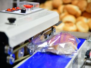 Mamak Belediyesi ihtiyaç sahipleri için günde 3 bin ekmek üretiyor
