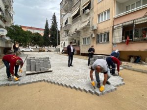 Cumhuriyet Mahallesi’nde yol yenileme çalışmaları devam ediyor