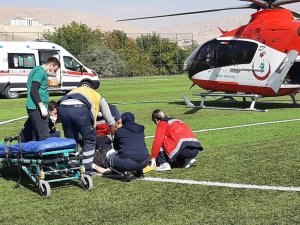 Kalp krizi geçiren yaşlı adamın imdadına ambulans helikopter yetişti