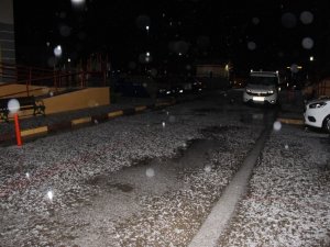 Aniden bastırdı, vatandaşlar arabalarına koştu