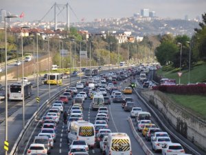 82 saatlik kısıtlama sonrası 15 Temmuz Şehitler Köprüsü’nde trafik yoğunluğu