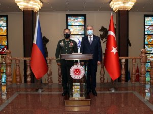 Bakan Akar, Filipinler Genelkurmay Başkanı Sobejana’yı kabul etti