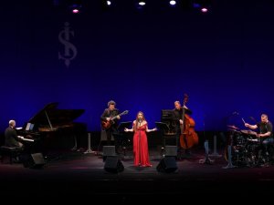 İş Sanat Dünya Caz Günü’nü Jülide Özçelik ile kutluyor