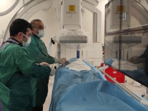 Başakşehir Şehir Hastanesi’nde "İğne deliği"nden can veren dokunuşlar