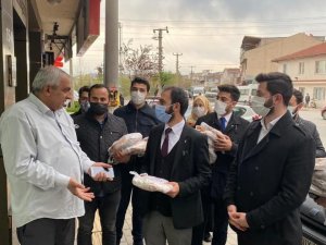 AK gençler iftar sevincini paylaşıyor