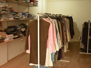 Gediz’de “Gönülden Gönüle Giyim Mağazası” hizmete başladı