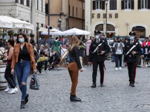 İtalya’da son 24 saatte 10 bin 404 yeni vaka