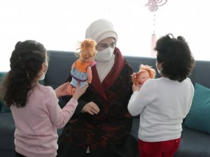 Emine Erdoğan’dan Sevgi Evleri’nde yaşayan çocuklara ziyaret