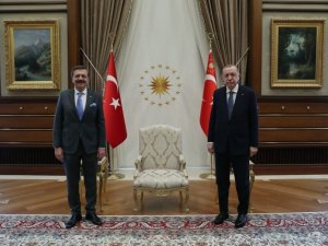 Cumhurbaşkanı Recep Tayyip Erdoğan, TOBB Başkanı Rifat Hisarcıkloğlu’nu Cumhurbaşkanlığı Külliyesi’nde kabul etti.
