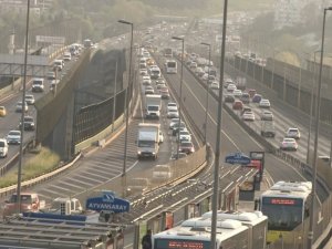 İstanbul’da sokağa çıkma kısıtlaması öncesi trafik yoğunluğu başladı