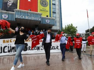 İzmir’de tam kapanma öncesi erken 1 Mayıs kutlaması