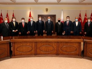 Bakan Akar, Avrupa’daki Türk dernek ve STK temsilcileriyle bir araya geldi