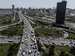 Tam kapanmaya saatler kala İstanbul trafiğinde yoğunluk