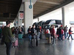 İzmir Otogarı’nda tam kapanma hareketliliği