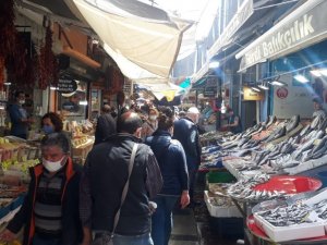 Kemeraltı Çarşısı’nda ’tam kapanma’ öncesi alışveriş yoğunluğu