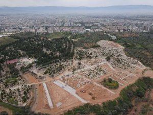 Efeler’deki mezarlık içi yolları yenileniyor