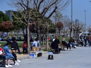 Tam kapanma öncesi vatandaşlar sahile akın etti