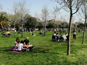 Tam kapanmaya saatler kala Caddebostan Sahili doldu taştı