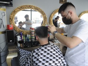 Tam kapanma öncesi kuaförlerde randevu listeleri doldu