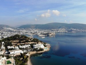 Bodrum’un nüfusu 4’e katlandı; 700 bin nüfusa yaklaşan ilçeye 3 günde 24 bin araç giriş yaptı