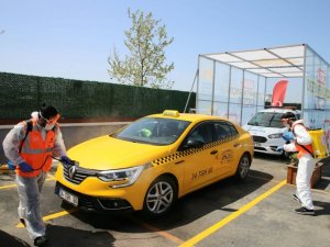 Sultanbeyli’de tam kapanma döneminde kamu araçları araç dezenfeksiyon tünelinde temizlendi