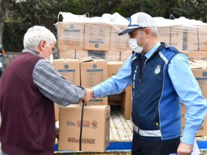 Ankara’da, salgın sürecinde iş kaybına uğrayan minibüsçülere destek