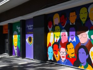 Kuşadası’nın sokaklarında sanat var