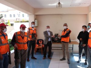 Başkan Özdemir’den işçilere sürpriz 1 Mayıs kutlaması