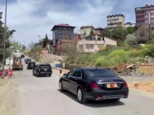 Cumhurbaşkanı Erdoğan, işçileri selamladı