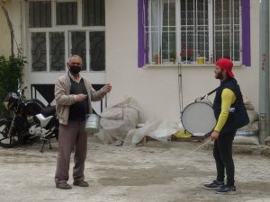Ramazan davulcuları bahşişlerini toplamaya başladı