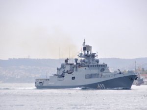 Rus Donanmasına ait RFS 499 borda numaralı "Admiral Makarov" gemisi boğazdan geçti