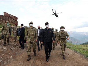 Bakan Akar: “Pençe-Şimşek ve Pençe-Yıldırım operasyonlarında şu ana kadar 44 terörist etkisiz hâle getirildi”