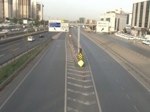 İstanbul’da kısıtlama nedeniyle haftanın ilk gününde yollar boş kaldı