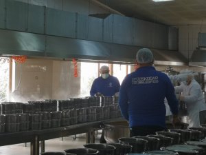 Üsküdar’da ihtiyaç sahibi binlerce aileye her gün sıcak yemek ulaştırılıyor