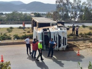 Tır virajı alamayınca yan yattı 1 kişi yaralandı