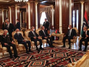 Bakan Çavuşoğlu ve Akar, Libya Başkanlık Konseyi üyeleri ile bir araya geldi