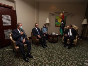 Bakan Çavuşoğlu ve Akar, Libya Başkanlık Konseyi Başkanı el-Menfi ile bir araya geldi