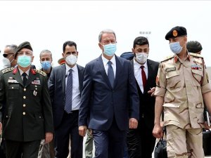 Milli Savunma Bakanı Akar Libya’daki Mehmetçik ile bir araya geldi