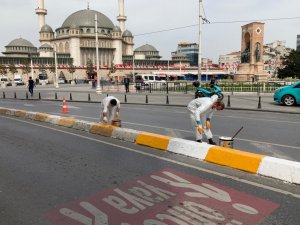 Beyoğlu’nda kaldırımlar renkleniyor