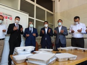 Manisa’da 8 STK’dan her gün 1000 kişiye sıcak iftar yemeği