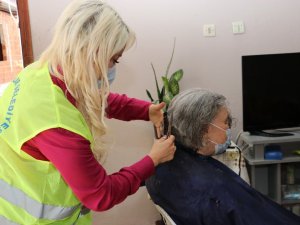 Toroslar Belediyesi, evde sağlık ve bakım hizmetine devam ediyor