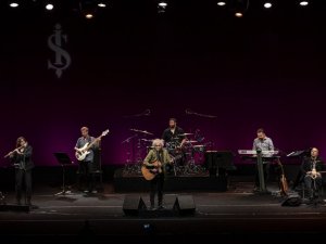 Anneler Günü’nde anneler ve çocuklarına yeni türkü