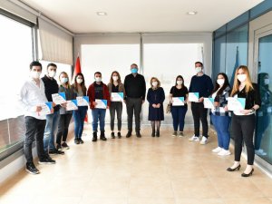 Çiğli’de eczacılık eğitimini tamamlayan 75 kursiyer sertifikasını aldı