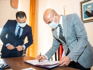 İzmir Büyükşehir Belediyesinden “eşit işe eşit ücret” protokolü