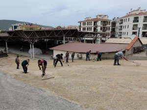Menteşe pazaryeri zemin yenilemeleri sürüyor