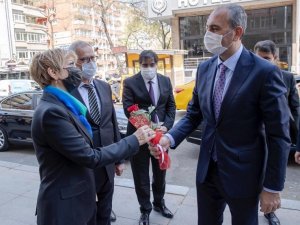 Bakan Gül noterler gününü kutladı