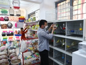 Engelleri aşan iki arkadaş birlikte “Engelsiz Pet Shop” açtı