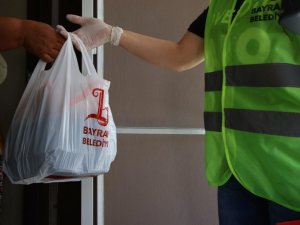 Bayraklı’da Ramazan ayı dayanışması sürüyor