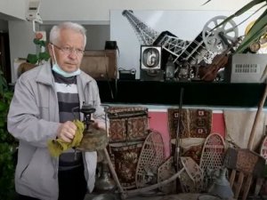 En büyük hayalini gerçekleştirip küçük bir sosyal yaşam müzesi kurdu