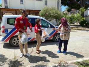 Kuşadası Belediyesi’nden tam kapanmada dayanışma örneği